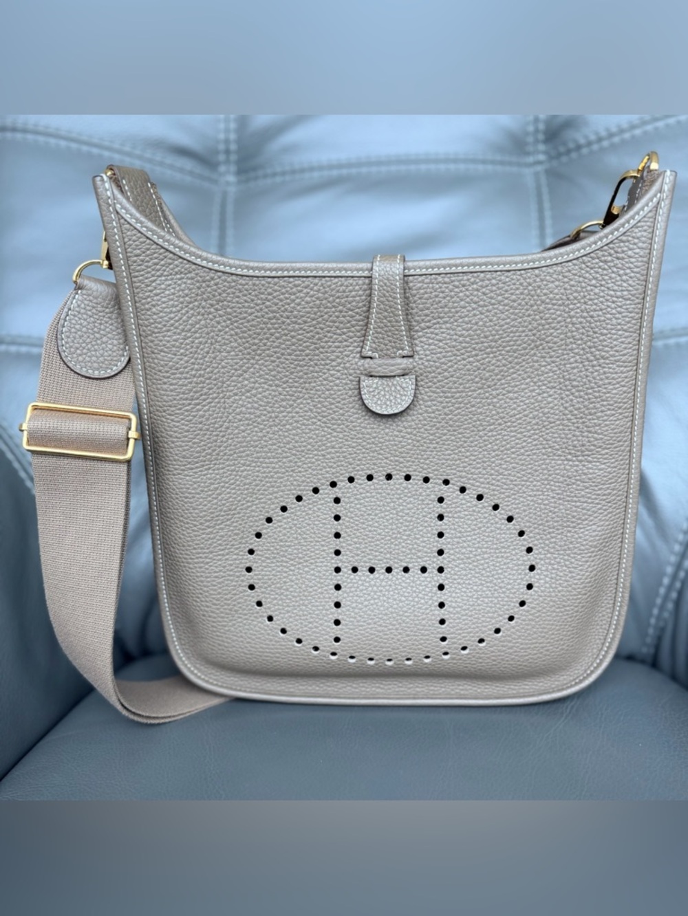 Hermès Evelyne III 29 Bag – Etoupe – Clemence Leather – Gold Hardware - Picture 4 of 17
